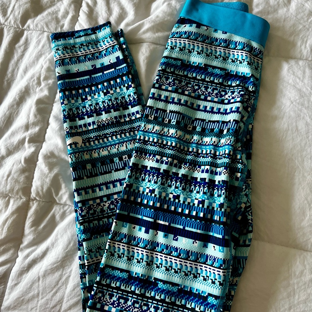 Nike Pro Women’s Blue and Black Patterned Leggings